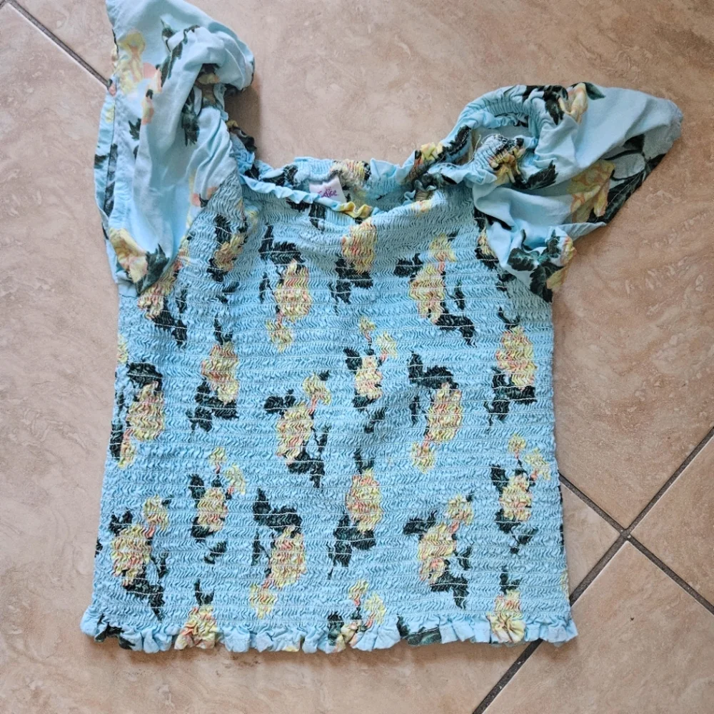 Justice girl's size 8 gathered blue with flowers top shirt